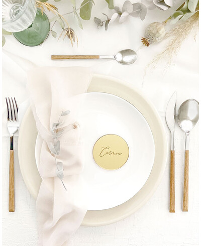 Round wedding placeholders