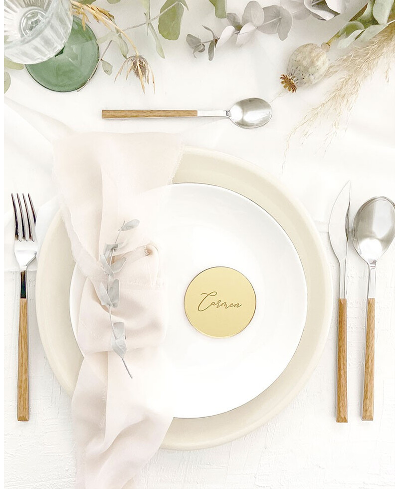 Round wedding placeholders Round wedding placeholders