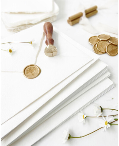 Sealing seals