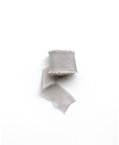 Fiocco in seta grigio argilla