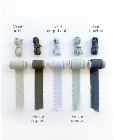 Noeuds en soie naturelle de couleur bleue
