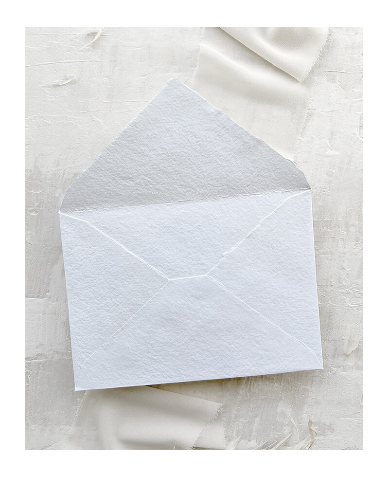 Envelope exclusivo feito à mão em algodão branco Envelope exclusivo feito à mão em algodão branco
