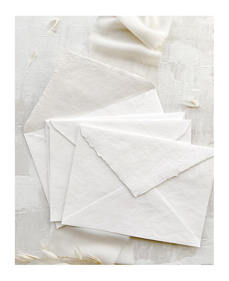 Buste fatte a mano di altissima qualità di colore bianco avorio Buste fatte a mano di altissima qualità di colore bianco avorio