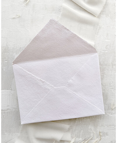 Envelope artesanal rosa claro aberto