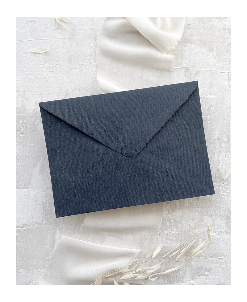 Envelope azul escuro feito à mão premium Envelope azul escuro feito à mão premium