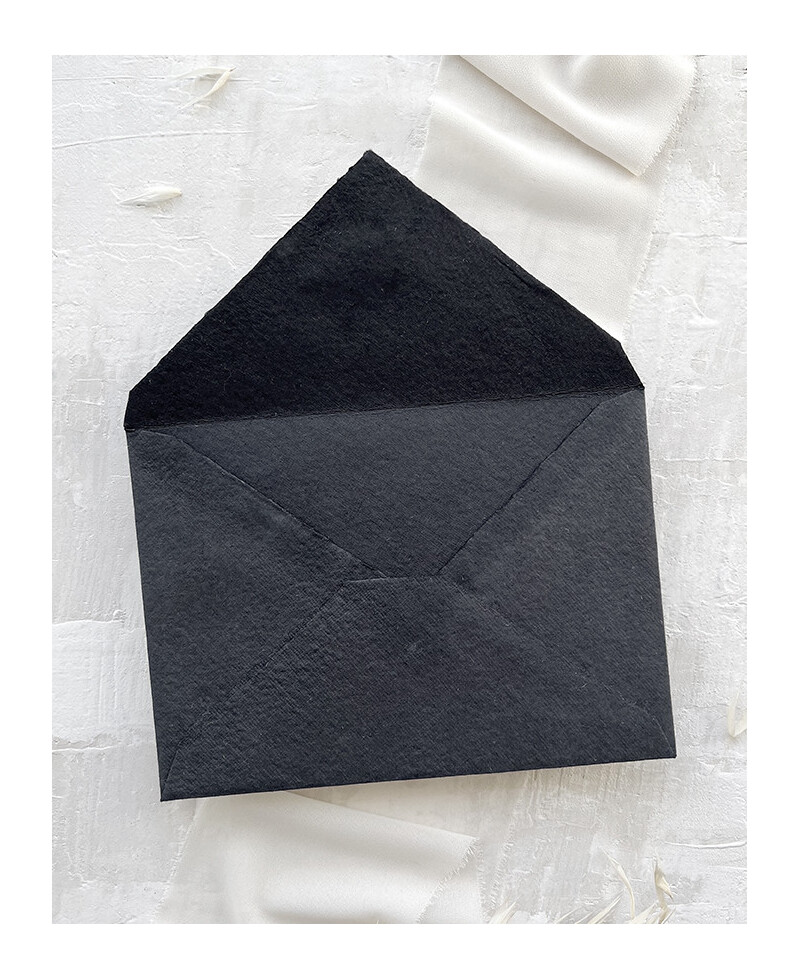 Envelope preto exclusivo feito à mão Envelope preto exclusivo feito à mão