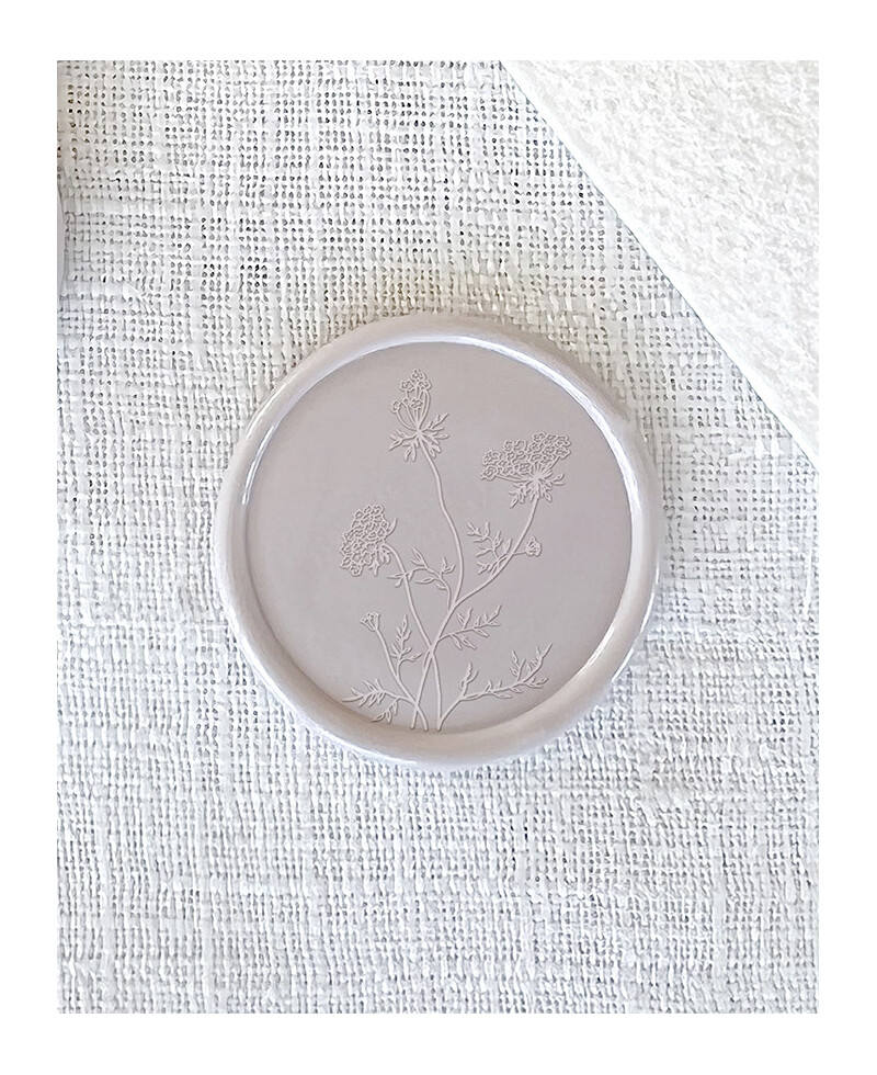 Selo de cera com adesivo de flores silvestres Selo de cera com adesivo de flores silvestres