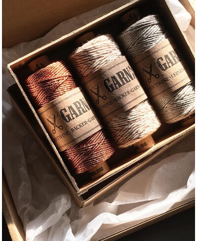 Copper and white colored rope