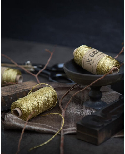 Metallic-Bindfaden aus Gold