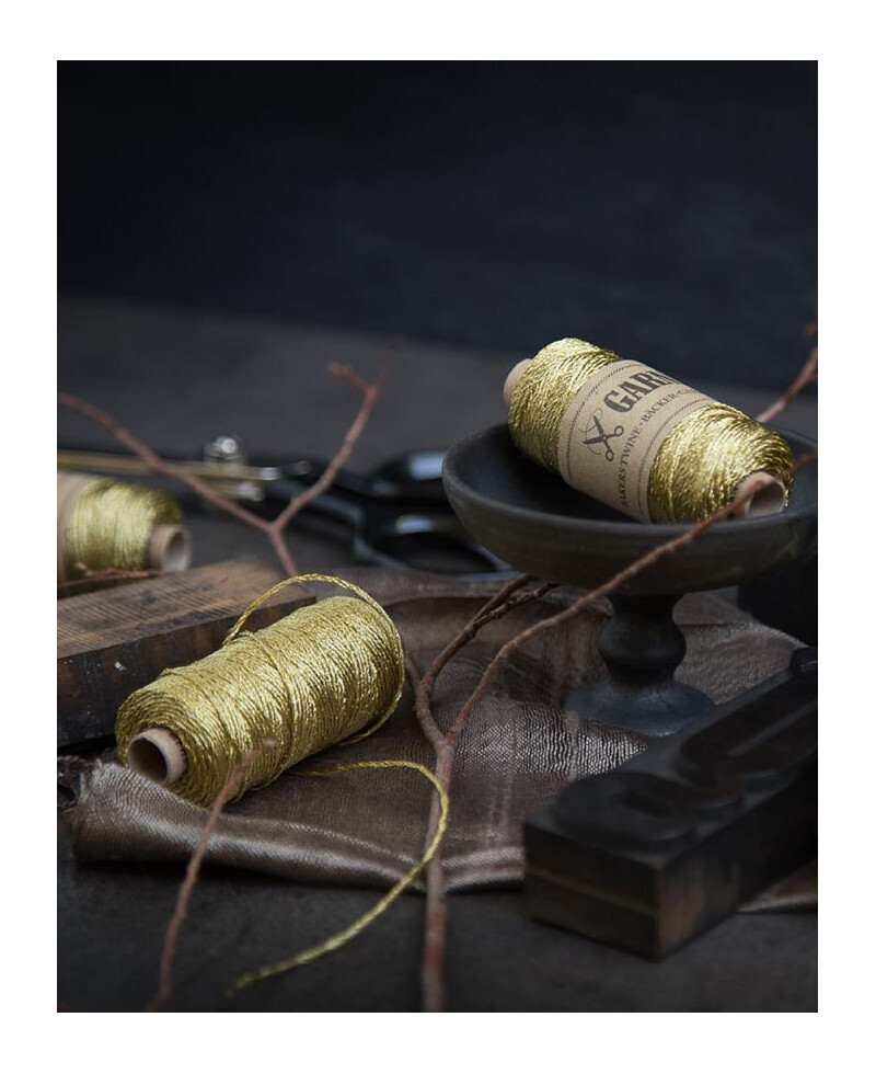 Metallic-Bindfaden aus Gold Metallic-Bindfaden aus Gold