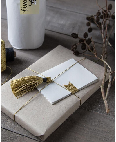 Goldseil zum Verpacken von Geschenken