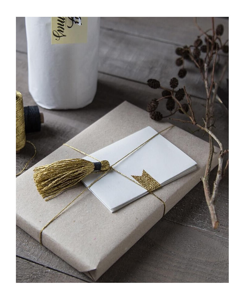Goldseil zum Verpacken von Geschenken Goldseil zum Verpacken von Geschenken