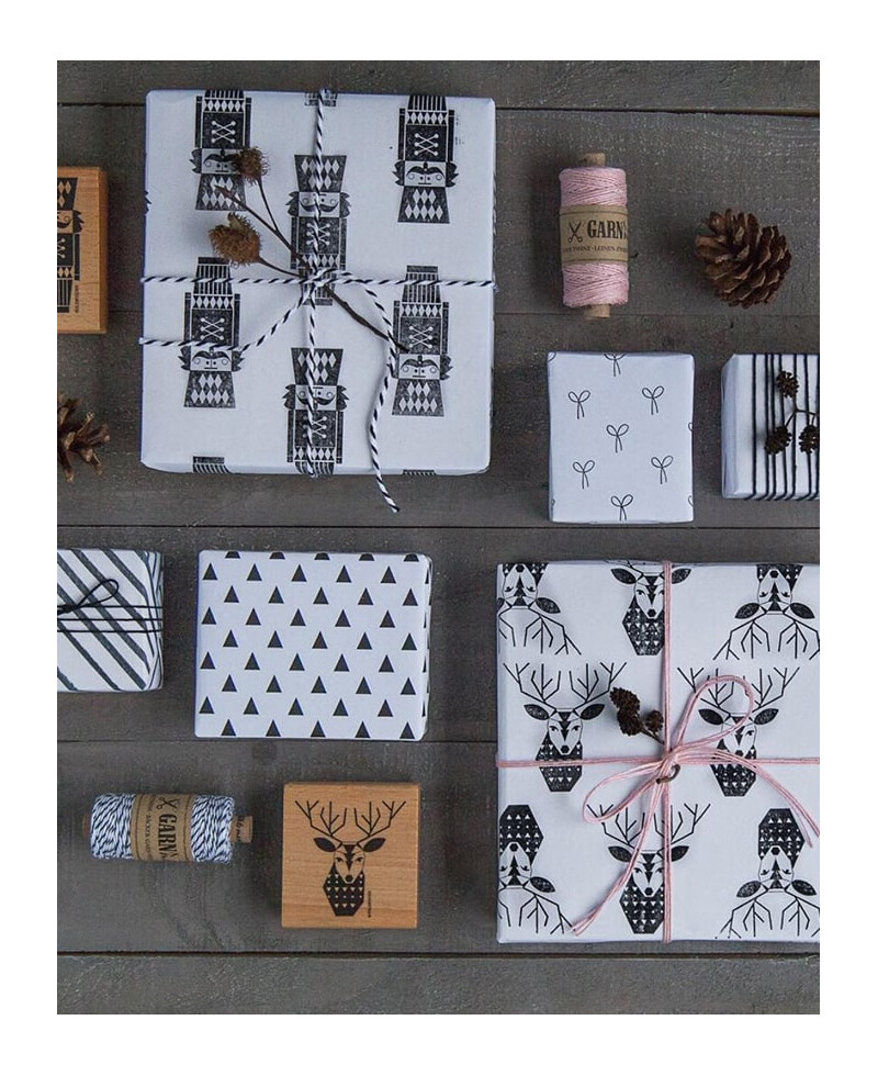 Ficelle blanche noire pour l’emballage cadeau Ficelle blanche noire pour l’emballage cadeau