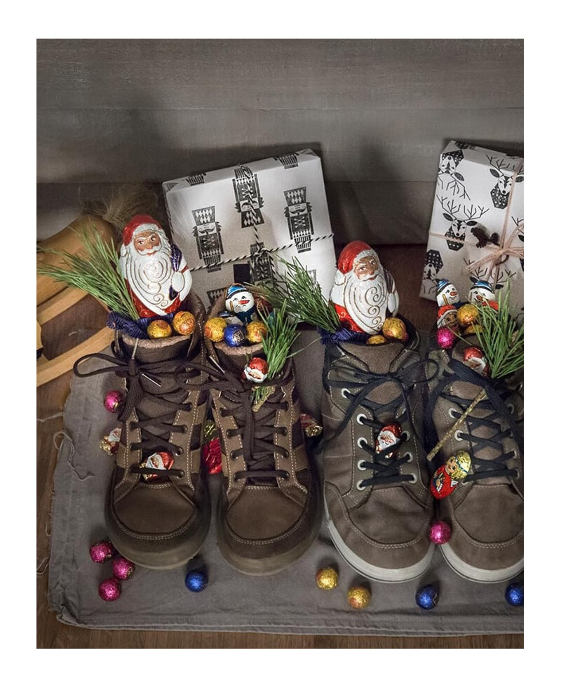 Schwarz-weißer Bindfaden für Weihnachtsgeschenke Schwarz-weißer Bindfaden für Weihnachtsgeschenke