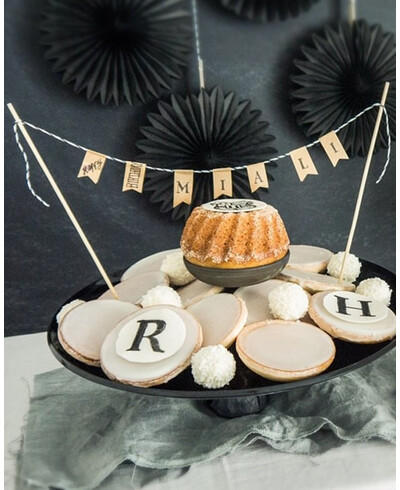 Corda in bianco e nero per la decorazione di eventi