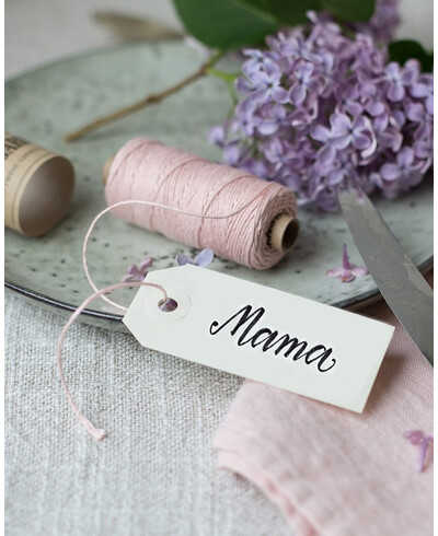 Puderrosa Garn für Hochzeitspapeterie