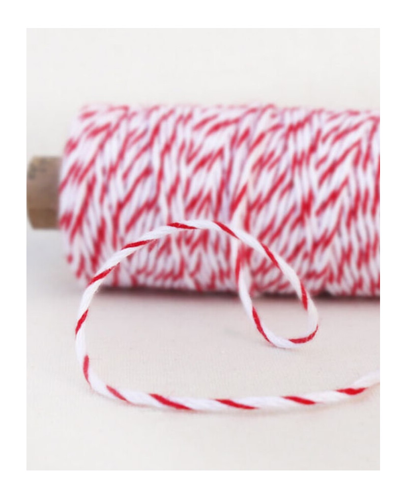 Rotes und weißes Garn für Hochzeitspapeterie Rotes und weißes Garn für Hochzeitspapeterie