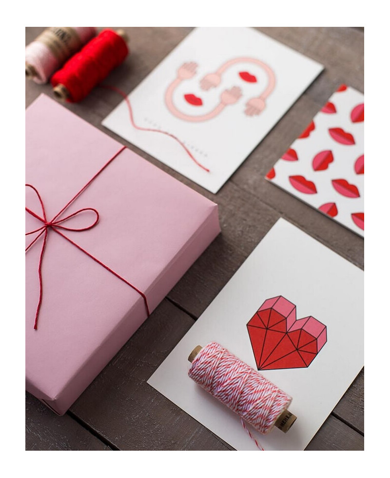 Ficelle rouge et blanche pour emballer les cadeaux Ficelle rouge et blanche pour emballer les cadeaux