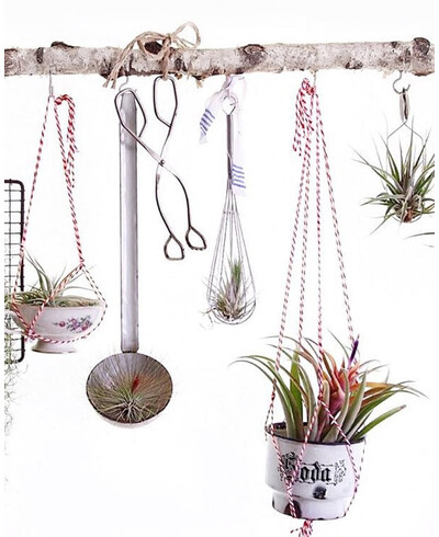 Cordas coloridas vermelhas e brancas para decoração