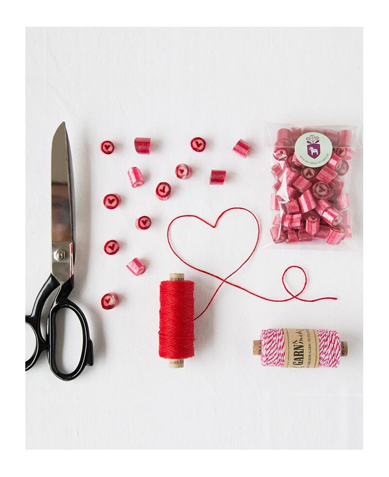 Rotes Geschenkgarn Rotes Geschenkgarn