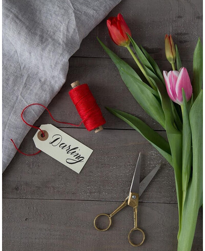 Roter Bindfaden für Hochzeitseinladungen
