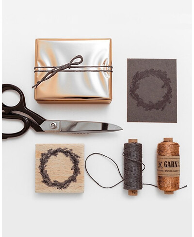 Graues Seil zum Verpacken von Geschenken