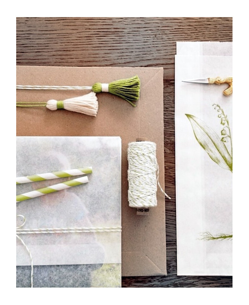 Ficelle blanche vert olive pour faire-part de mariage Ficelle blanche vert olive pour faire-part de mariage