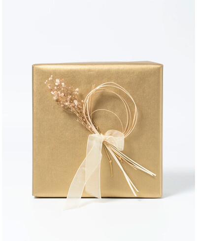 Papel de embrulho colocado ouro
