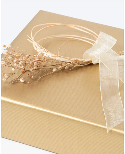 Papel de regalo dorado