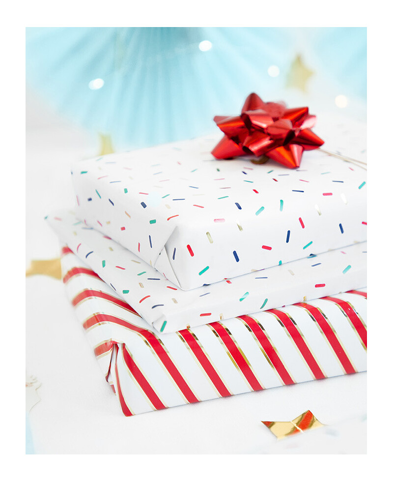 Papel de embrulho de aniversário com listras vermelhas Papel de embrulho de aniversário com listras vermelhas