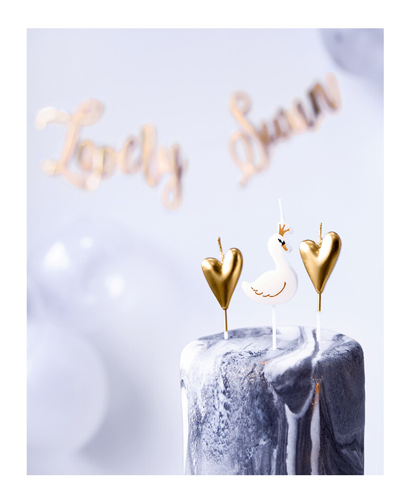 Bougie gâteau avec des cygnes et des cœurs Bougie gâteau avec des cygnes et des cœurs