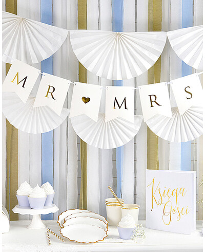 Disposable gold paper plates