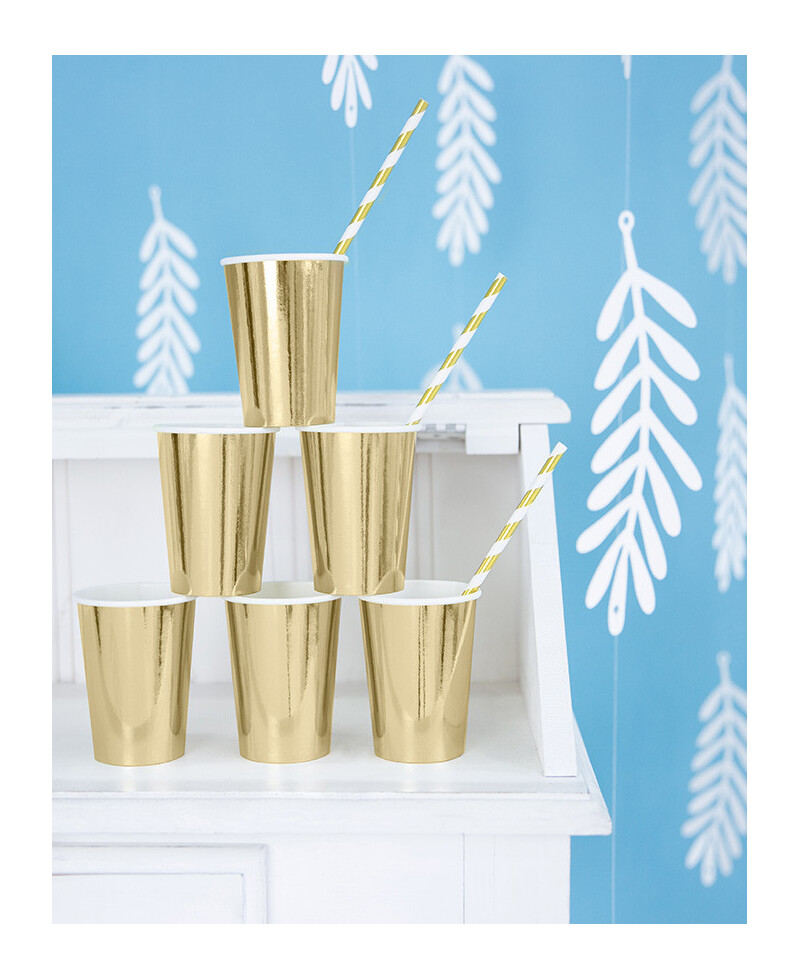 Goldene und weiße Strohhalme zum Trinken Goldene und weiße Strohhalme zum Trinken