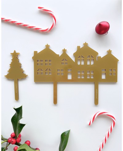 Casa de árvore de Natal dourada e topo de bolo