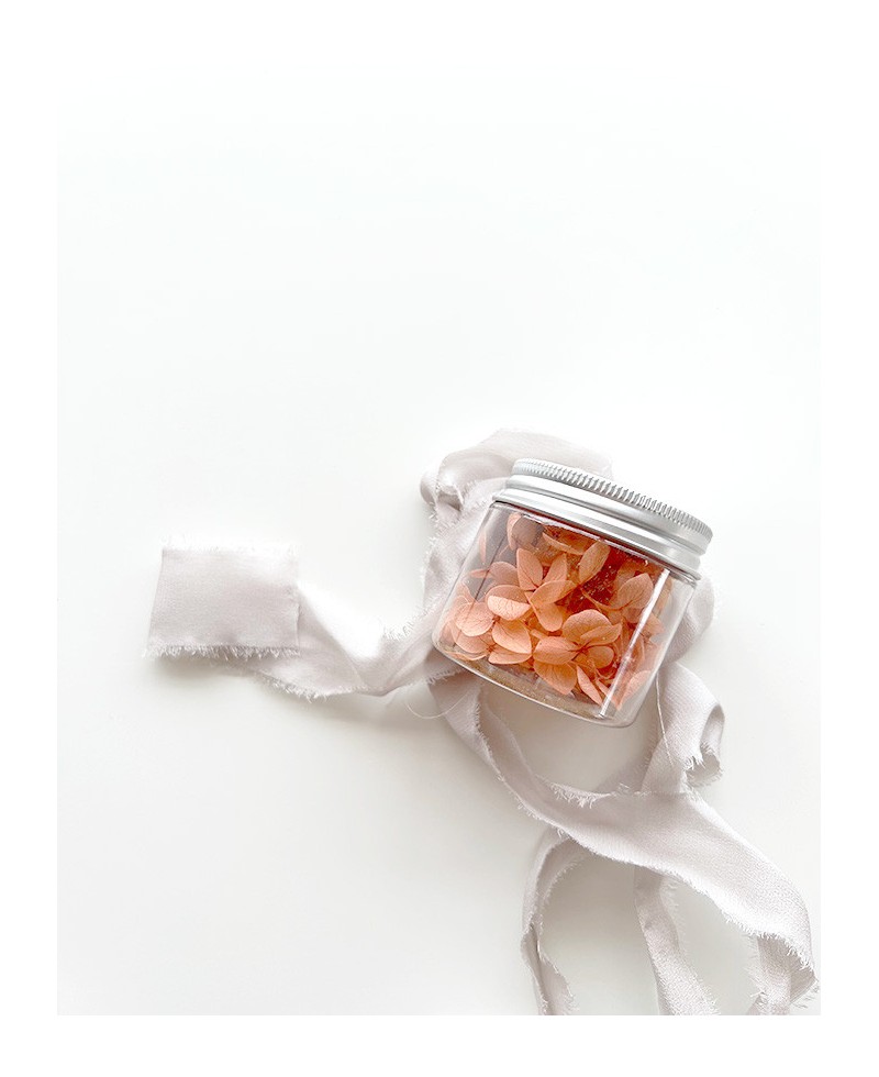 Jar dried flowers in coral color Jar dried flowers in coral color