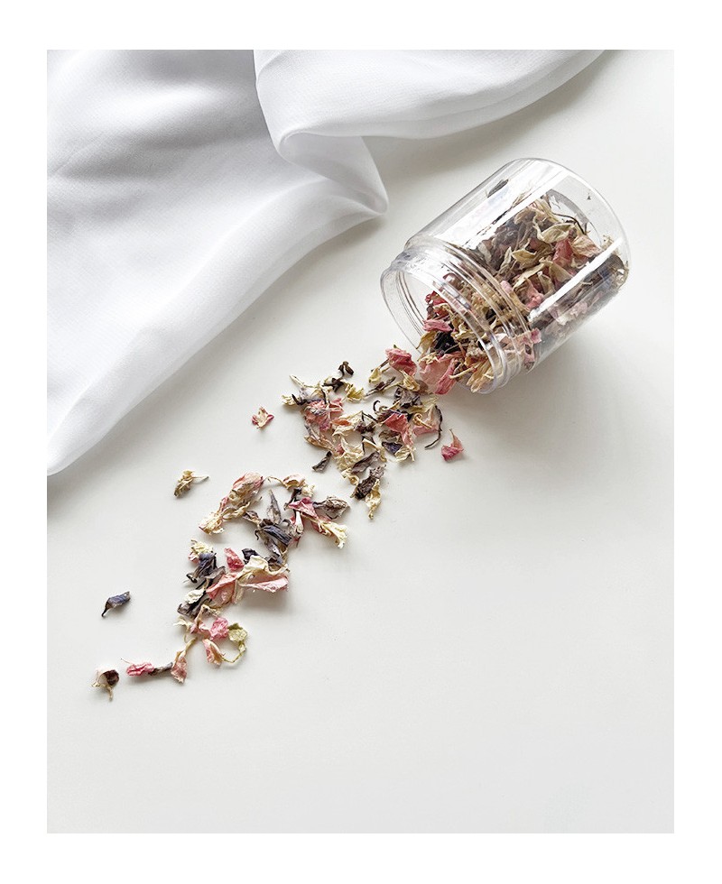 Jar decorative petals in lilac tones Jar decorative petals in lilac tones