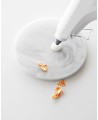 Pour the hot wax with the gun over the sealing base