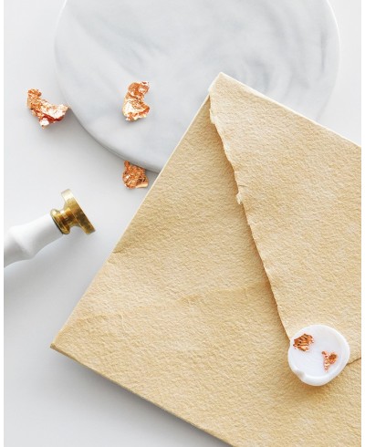 Selo decorado em envelope feito à mão