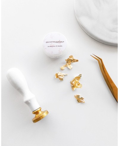 Flocos de ouro para decorar selos
