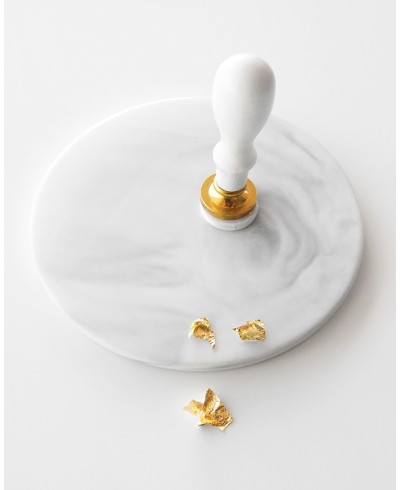 Place seal on sealing wax