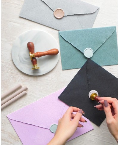 Enveloppes faites à la main avec sceaux de cire à cacheter