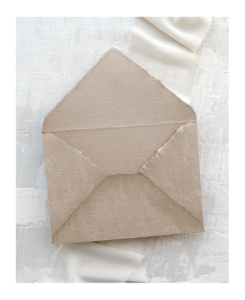 Enveloppe artisanale gris taupe Enveloppe artisanale gris taupe