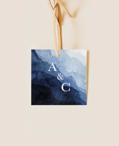 Etiqueta quadrada personalizada com iniciais para detalhes do casamento mar