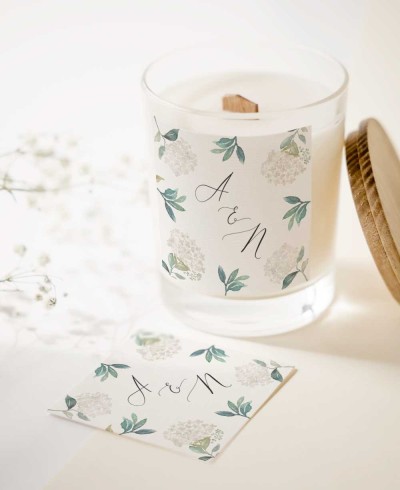 Pegatina formato cuadrado para regalos de boda con estampado hortensias blancas