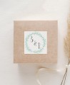 Adhesivos cuadrados para recuerdos de bodas elegantes con iniciales