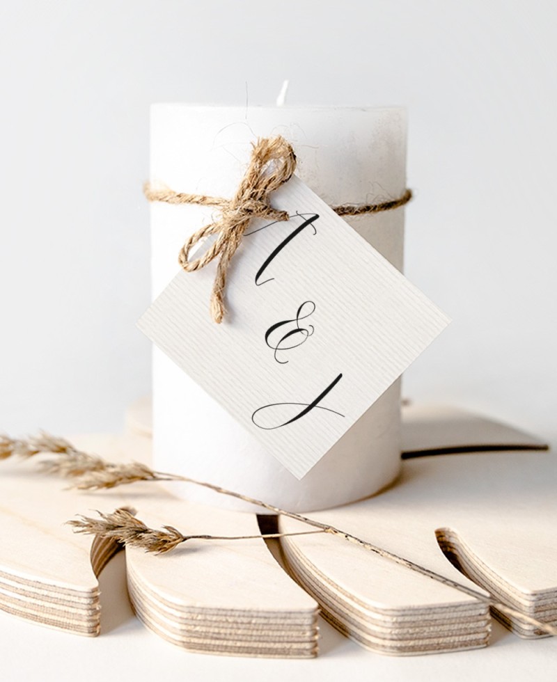 Etichette regalo di nozze quadrate con iniziali minimaliste
