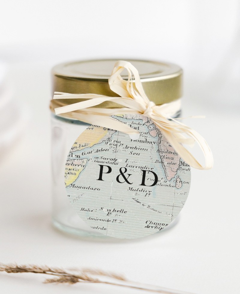 Étiquettes circulaires pour les cadeaux de mariage carte du monde