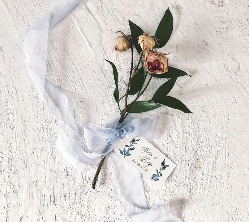 Etiqueta personalizada boda con ramillete Marmarina